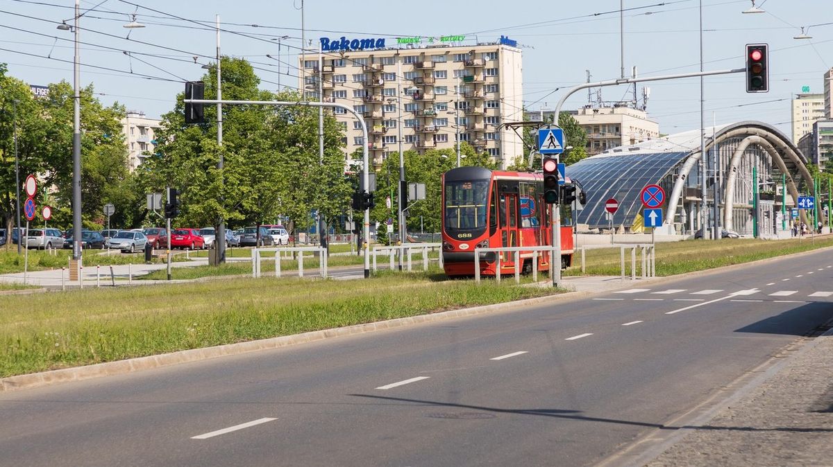 V Katovicích mladík ukradl z depa tramvaj, vozil s ní po městě cestující